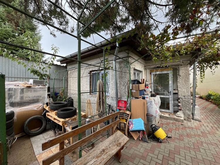 Casă individuală cu 7 camere cu Canalizare în Chitila