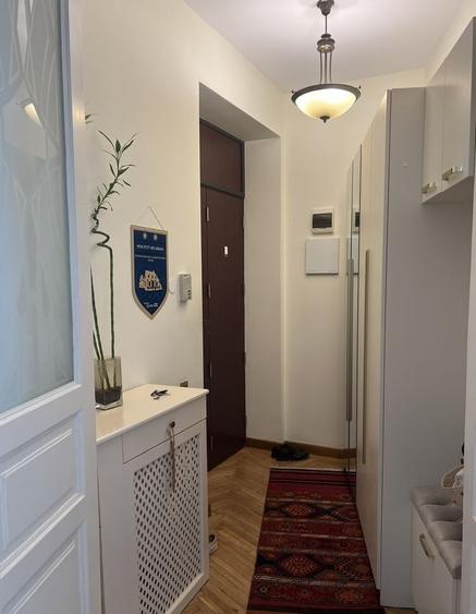 Apartament cu 3 camere semidecomandat în Cișmigiu