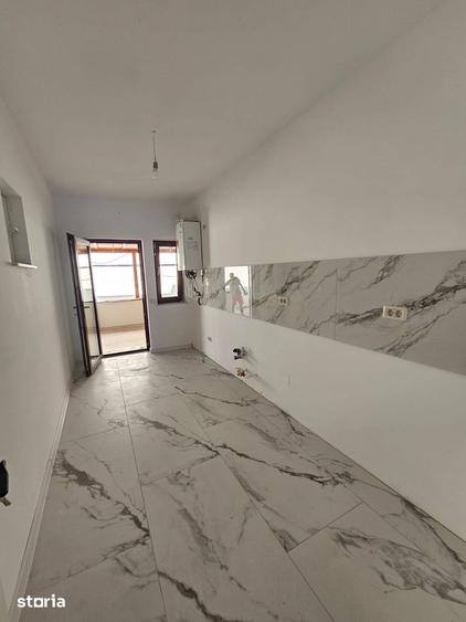Casă cu 5 camere cu Teren 450 Mp în Romanești