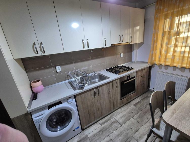 Apartament cu 3 camere decomandat în Cug