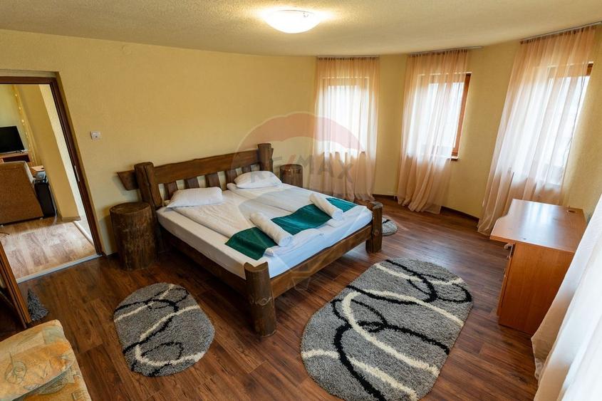 Casă individuală cu 3 camere cu Teren 2497 Mp în Central