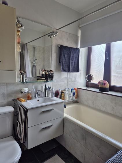 Apartament cu 3 camere semidecomandat în Dorobanți