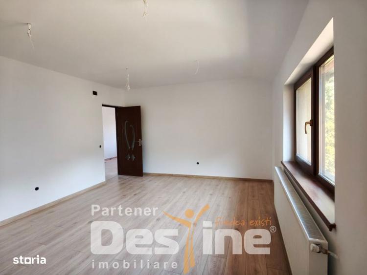 Casă cu 6 camere cu Teren 590 Mp în Bunloc