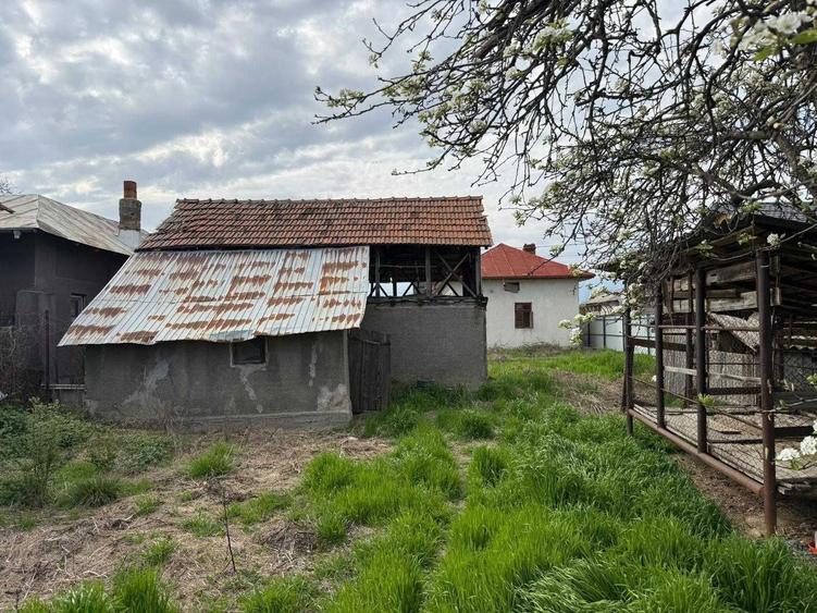 Casă cu 4 camere în Gura Foii