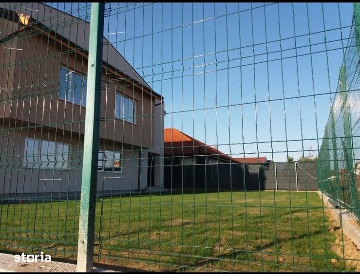 Casă cu 5 camere cu Canalizare în Dumbrăvița