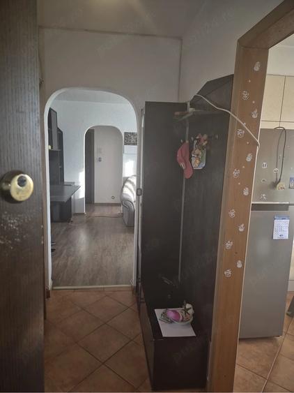 Apartament cu 3 camere semidecomandat în Titan