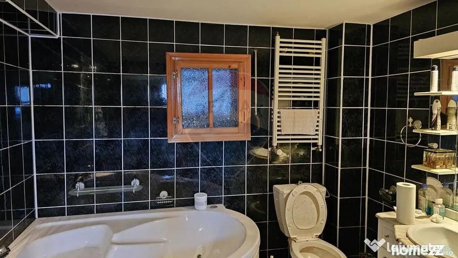 Casă cu 6 camere cu Teren 2803 Mp în Central