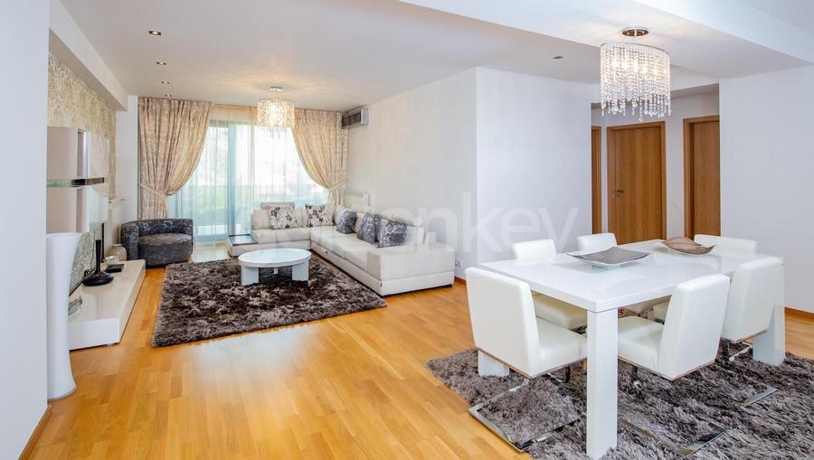 Apartament cu 3 camere semidecomandat, mobilat în Iancu Nicolae