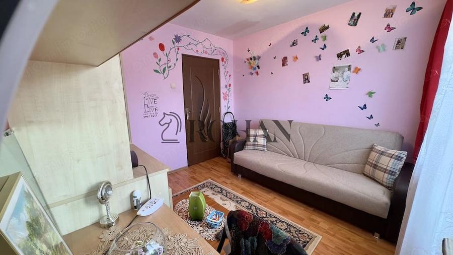 Apartament cu 3 camere decomandat în Cetate