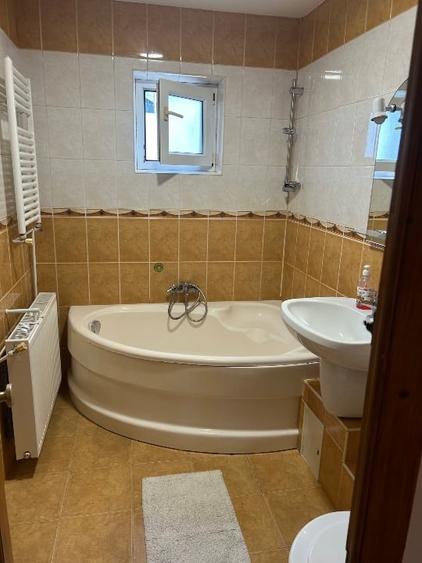Apartament cu 3 camere decomandat, mobilat în Lenin