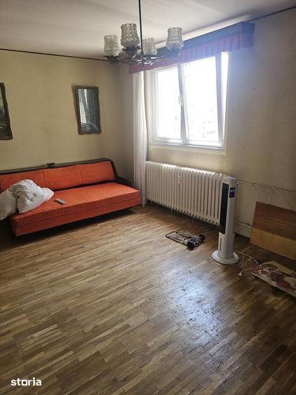 Garsonieră decomandată în Tei