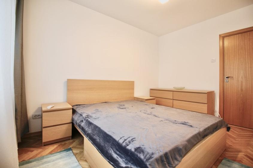 Apartament cu 2 camere decomandat, mobilat în Pajura