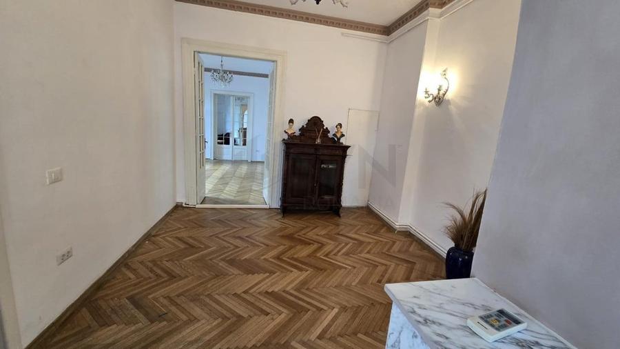 Apartament cu 3 camere circular, mobilat în Ferdinand