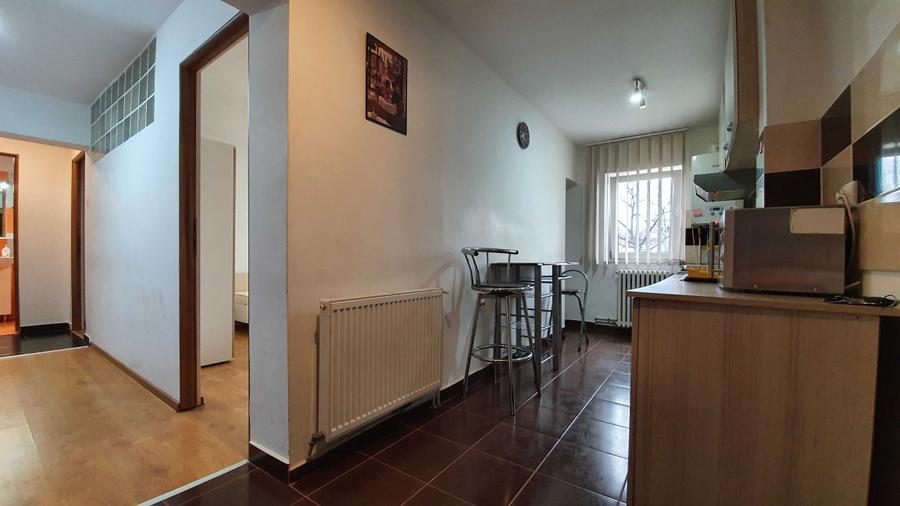 Apartament cu 3 camere decomandat în Gară