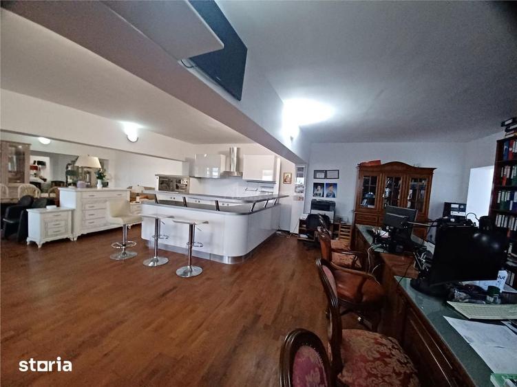 Casă cu 10 camere cu Teren 2000 Mp în Balotești