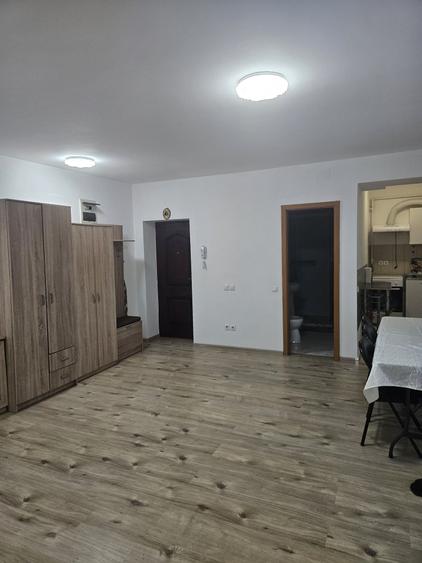 Garsonieră decomandată în Central
