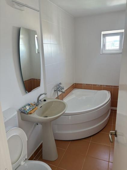 Inchiriez apartament 3 camere decomandat, zona semi-centrala (Str Nasaud) - 3