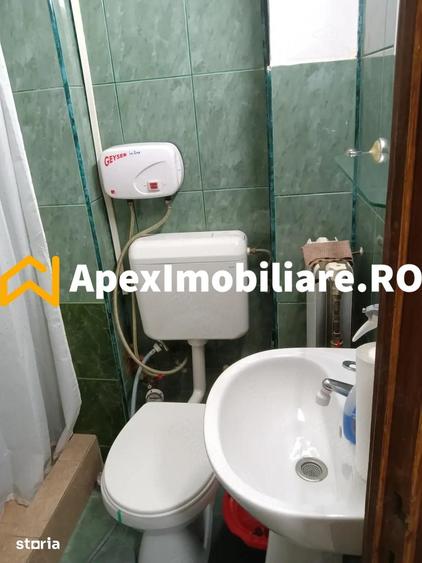 Garsonieră decomandată în Romană