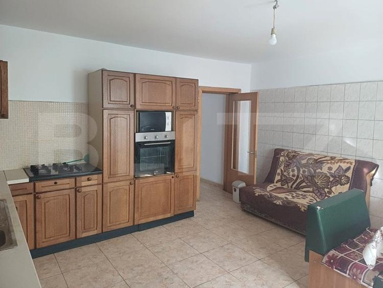 Casă individuală cu 9 camere cu Canalizare în Nord-Vest