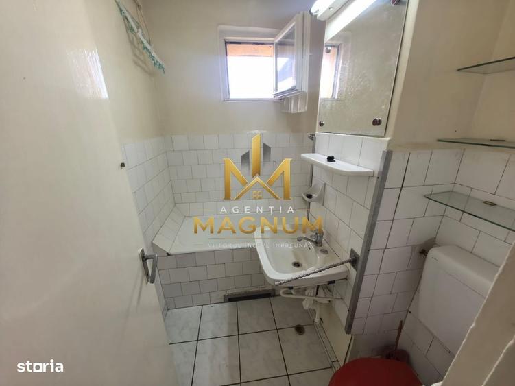 Apartament cu 3 camere semidecomandat în Central