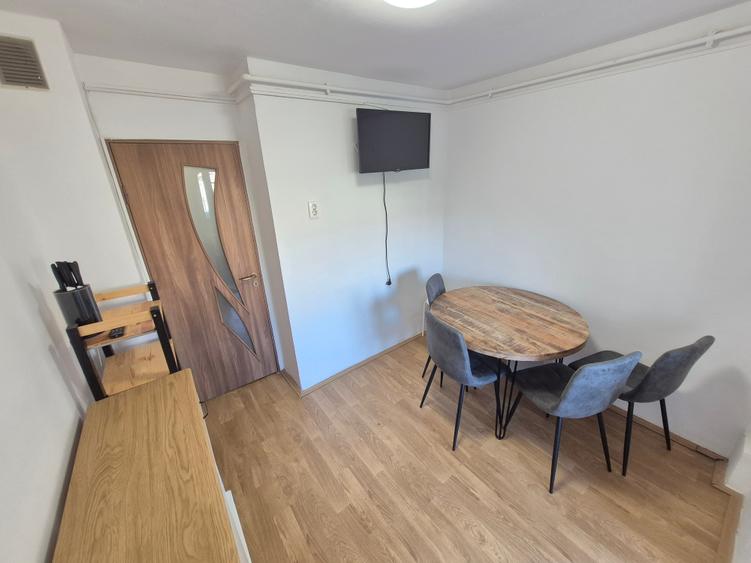 Apartament cu 3 camere decomandat în Spitalul Județean