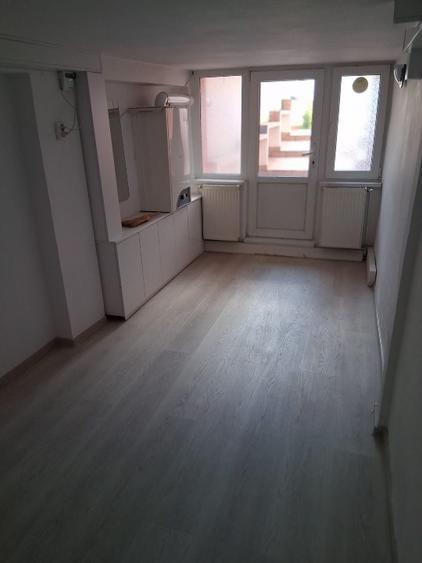 Casă individuală cu 6 camere cu Garaj în Tineretului
