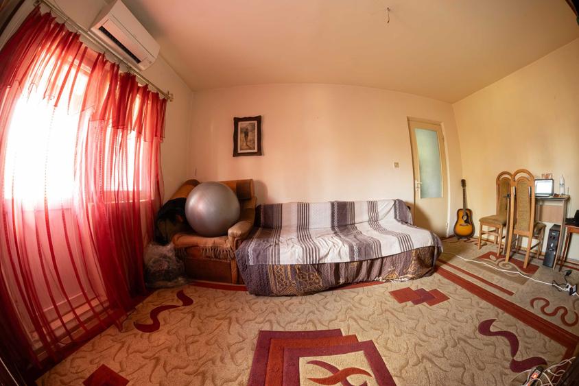 Apartament cu 2 camere decomandat în Exterior Vest