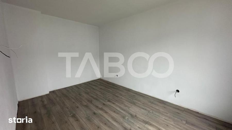 Apartament cu 3 camere decomandat în Turnișor