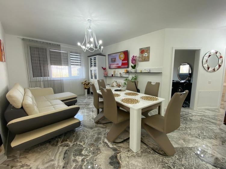 Apartament cu 3 camere semidecomandat, mobilat în Florești — fotografia 1