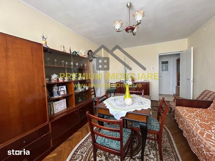 Apartament cu 3 camere semidecomandat în Central