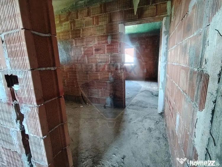 Casă cu 7 camere cu Teren 1025 Mp în Ciușlea