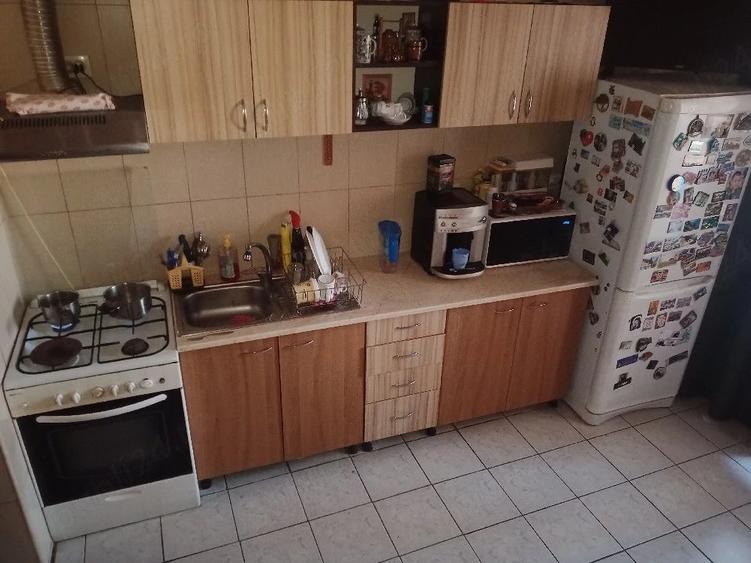 Apartament cu 4 camere decomandat în Tudor