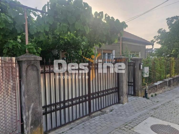 Casă cu 5 camere cu Teren 660 Mp în Central