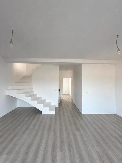 Casă cu 4 camere cu Teren 270 Mp în Moșnița Veche