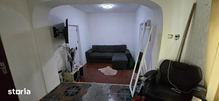 Casă cu 2 camere cu Teren 350 Mp în Roman