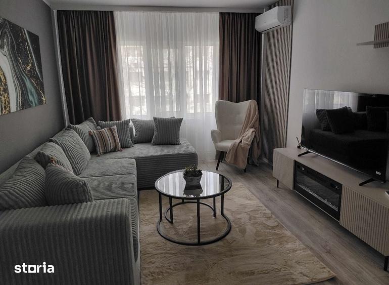 Apartament cu 3 camere de vanzare in zona Micro 16 - 1