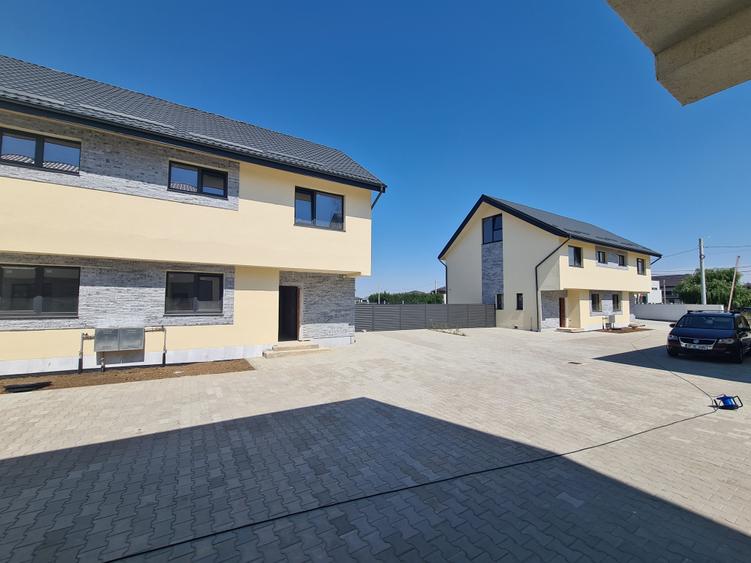 Duplex cu 4 camere cu Teren 230 Mp în Odăi