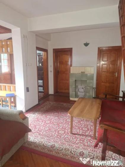 Casă cu 4 camere cu Teren 730 Mp în Izvoarele