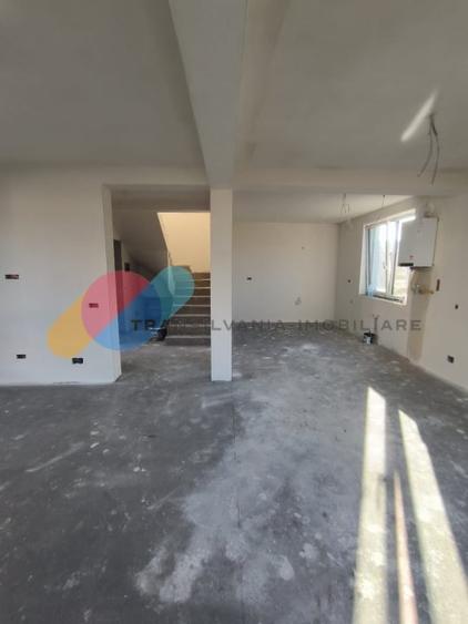 Duplex cu 4 camere cu Canalizare în Chinteni