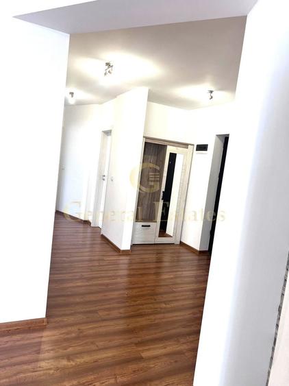 Apartament cu 3 camere decomandat, mobilat în Tractorul