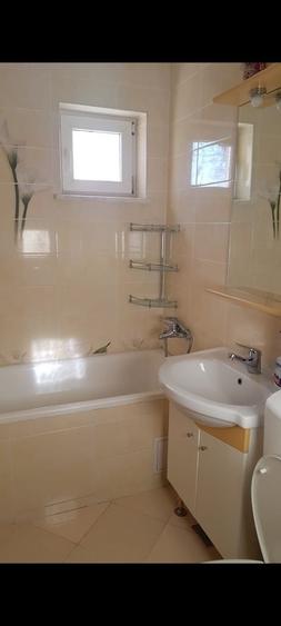 Apartament cu 3 camere semidecomandat în Bosanci