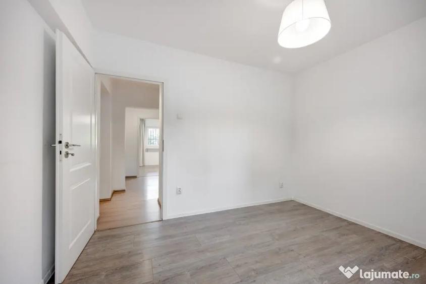 Apartament cu 4 camere semidecomandat în Lacul Tei