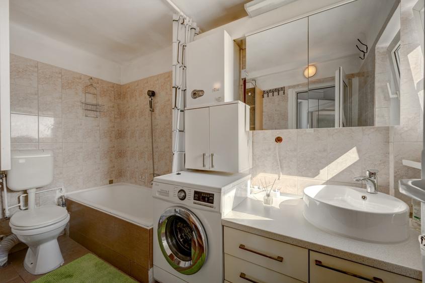 Apartament cu 2 camere semidecomandat, mobilat în P-ța Romană