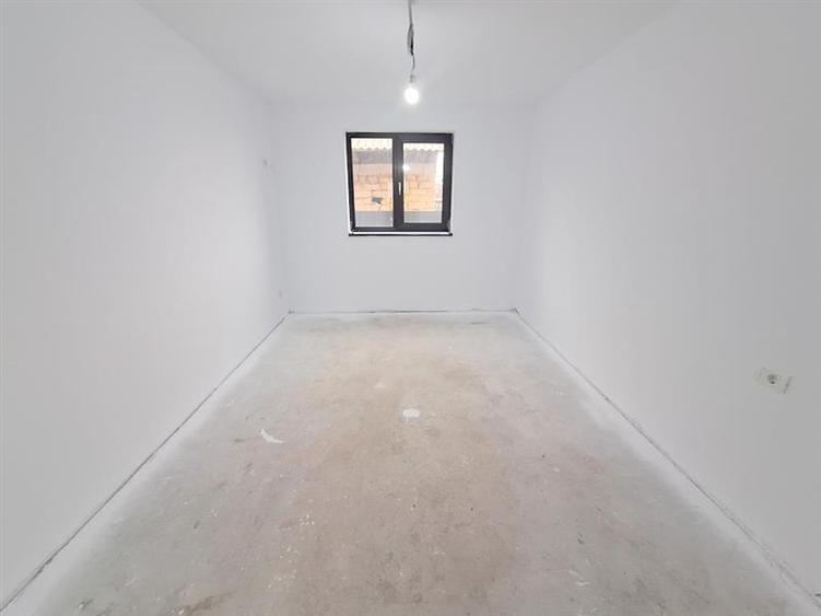 Casă individuală cu 5 camere cu Teren 550 Mp în 9 Mai