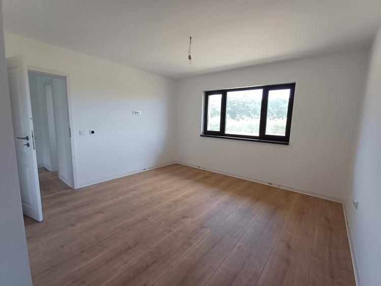 Duplex cu 4 camere cu Canalizare în Miroslava