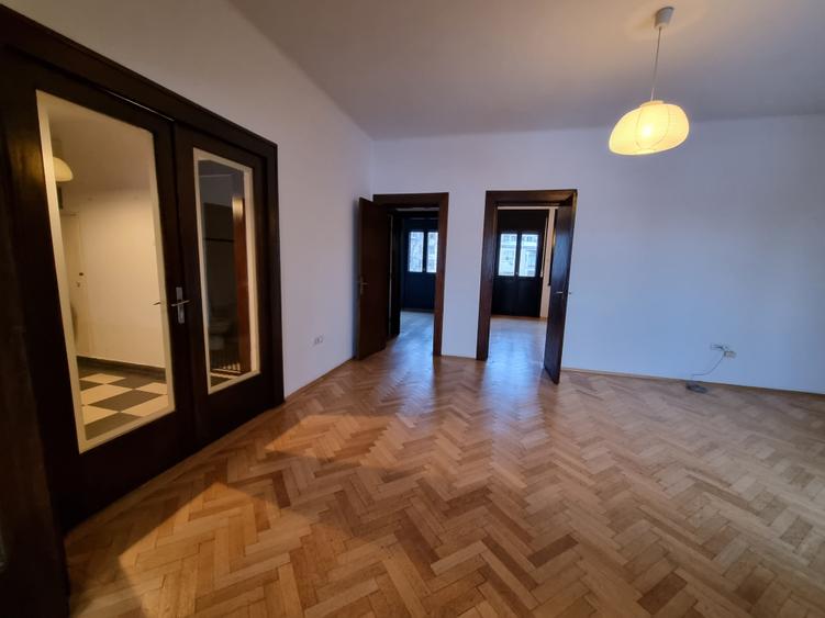 Birou, de 111 mp, în Romană