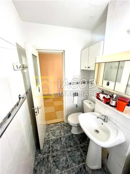 Apartament cu 2 camere decomandat în Energiei
