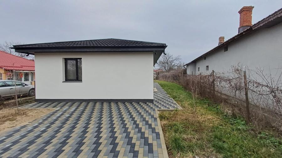 Casă cu 3 camere cu Canalizare în Comana