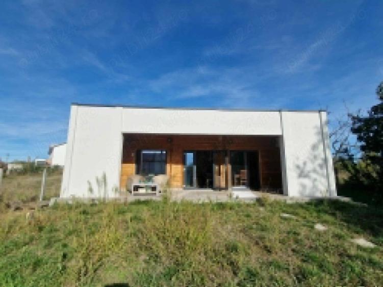 Casă cu 3 camere cu Teren 1000 Mp în Pecineaga