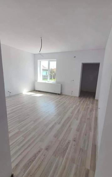 Casă cu 3 camere cu Teren 1200 Mp în Central